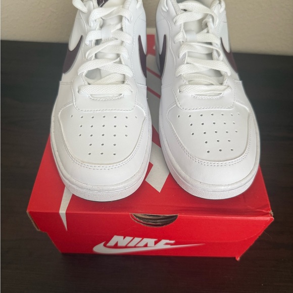 Nike White and Black Sneakers Classic Court Style - Picture 2 of 8